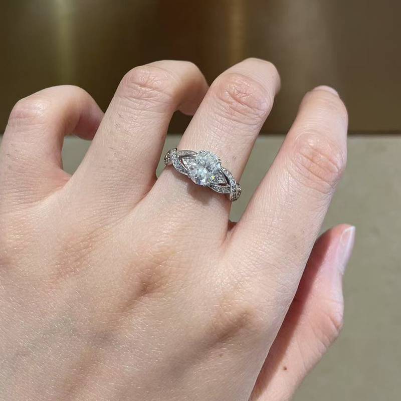蛋形Women's RingS925银镀白金Women's Ring定制选款主石Moissanite1.5ct/副石高碳钻